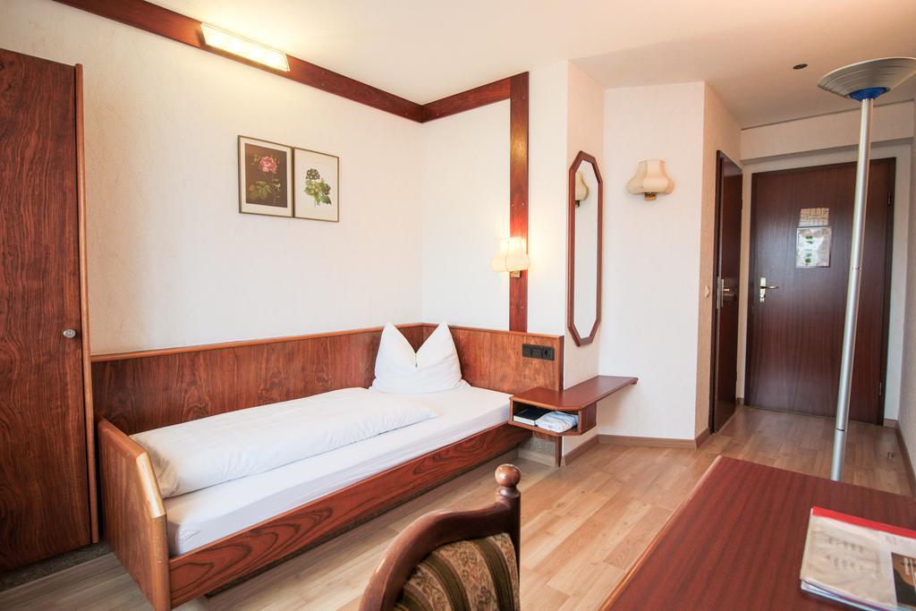 Hotel-Restaurant Lowen Süßen Pokoj fotografie