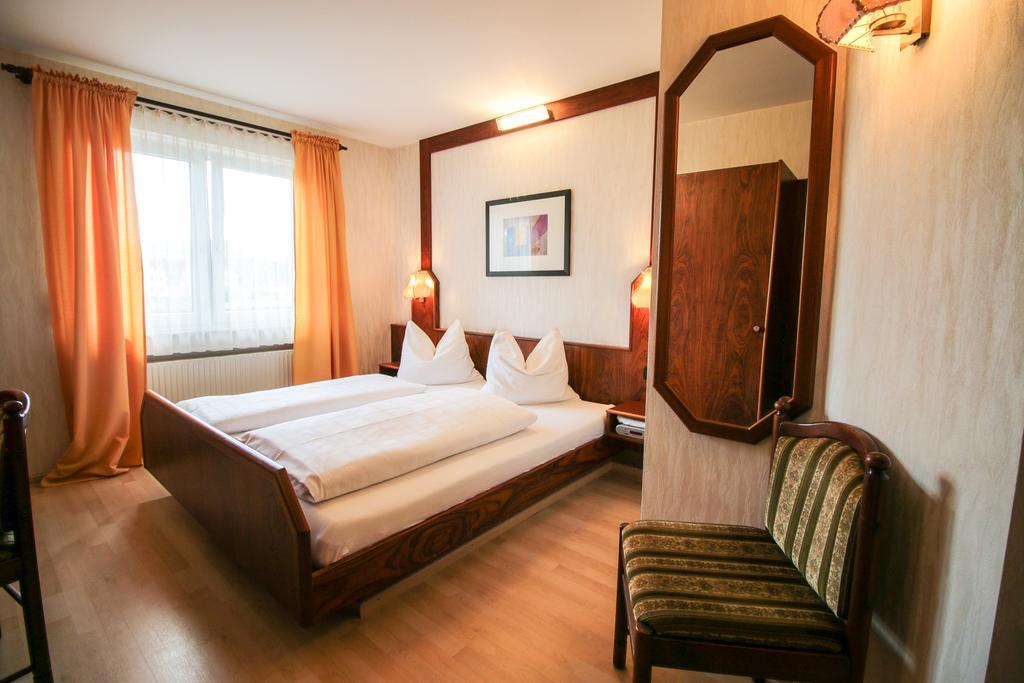 Hotel-Restaurant Lowen Süßen Pokoj fotografie